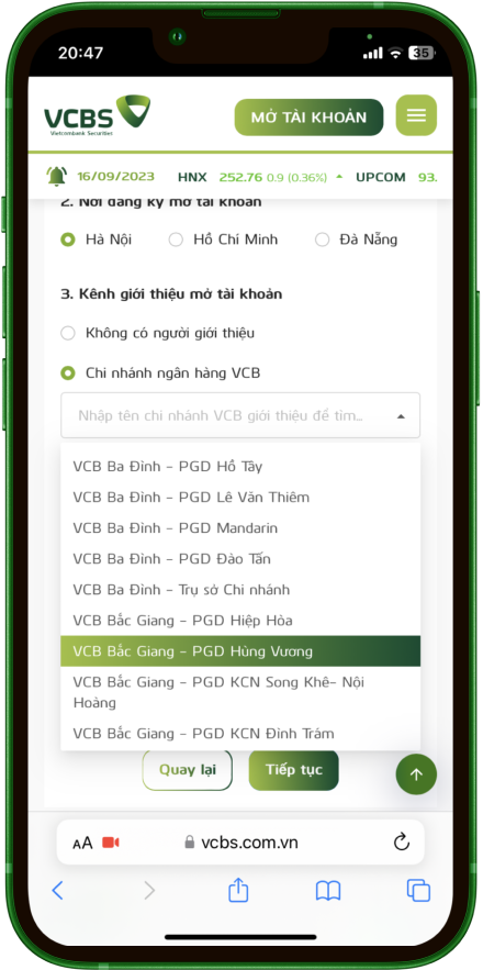 <p>Tại phần ‘’Kênh giới thiệu tài khoản’’. <strong>Chọn chi nhánh ngân hàng VCB</strong> và chọn chi nhánh khu vực gần bạn nhất</p>